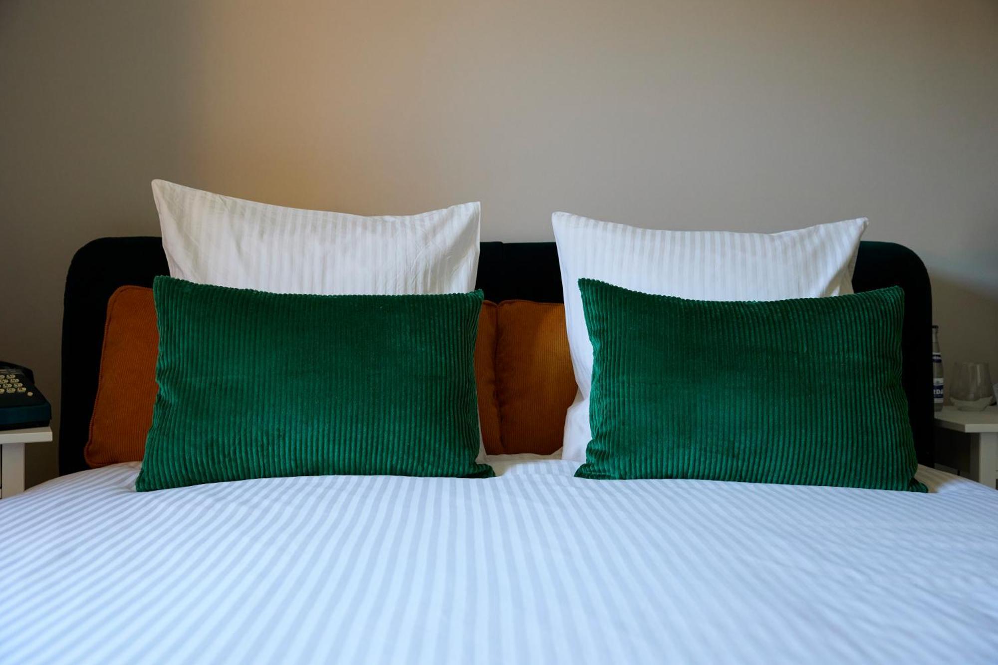 Le Sommelier Bed & Breakfast ไบโยล ภายนอก รูปภาพ