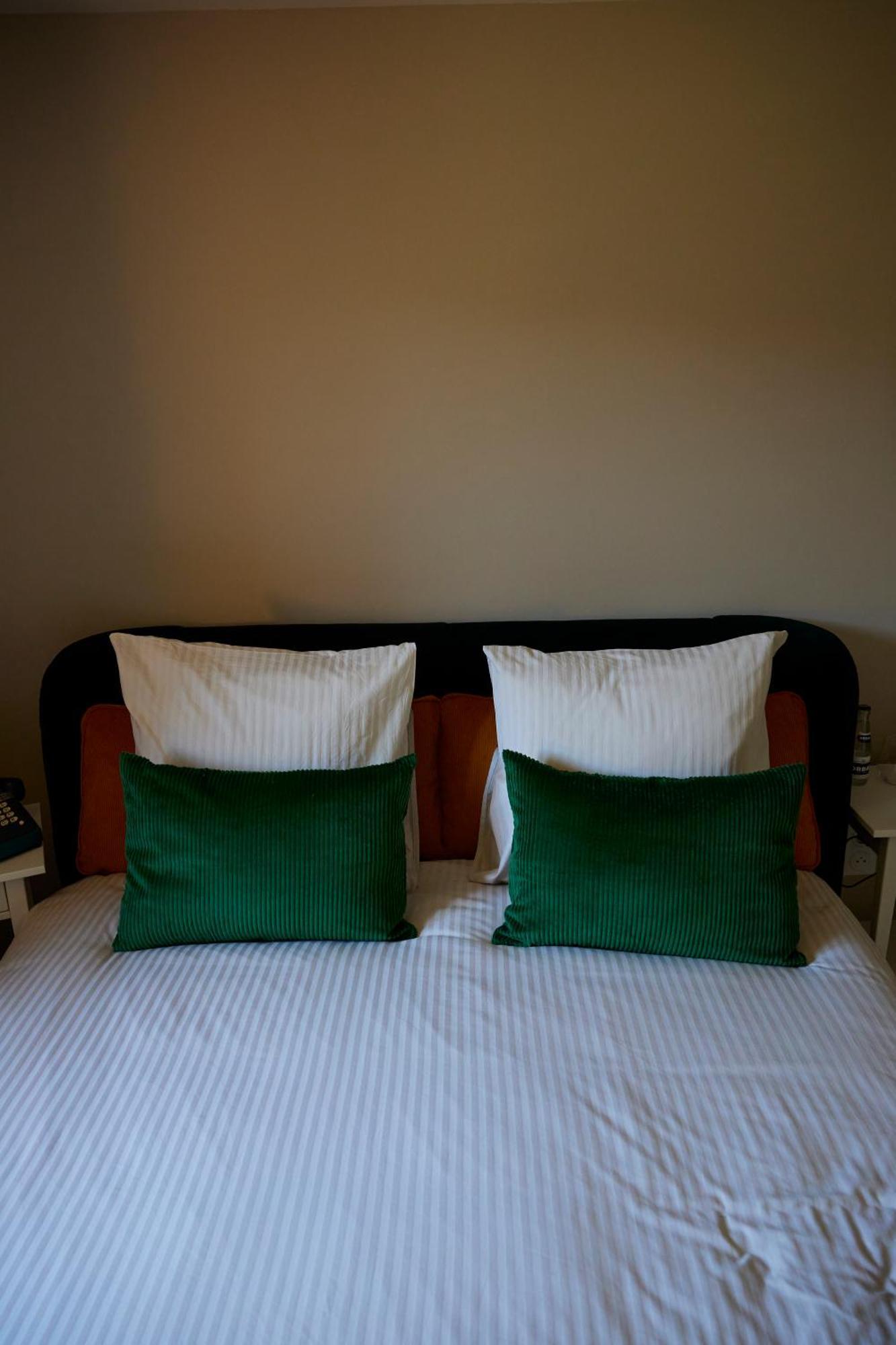 Le Sommelier Bed & Breakfast ไบโยล ภายนอก รูปภาพ